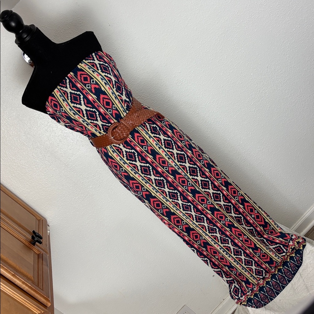 1473  Justify Geometric Strapless Maxi Dress with Belt. SzM